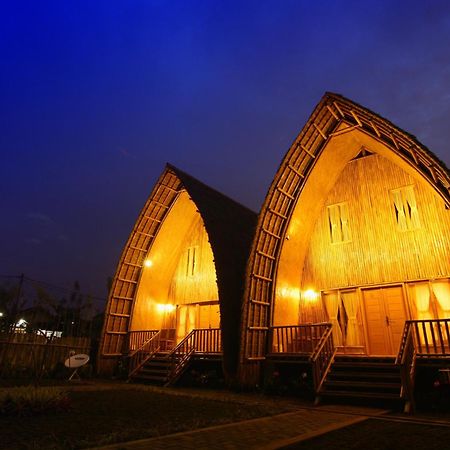 Villa Chavaminerva Bambu - Lembang Cikareumbi Exterior foto